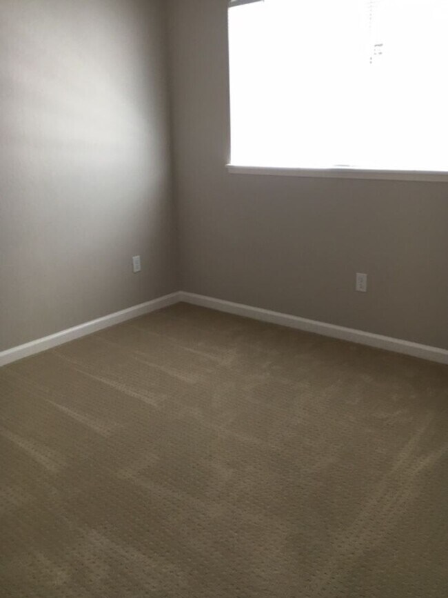 Photo - Beautiful 2 Bedroom/1 bath apartment - Upper Floor Unit Unit 02