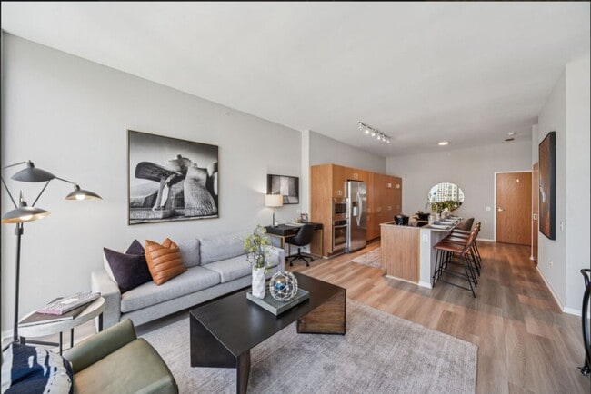 Photo - 198 E Illinois St