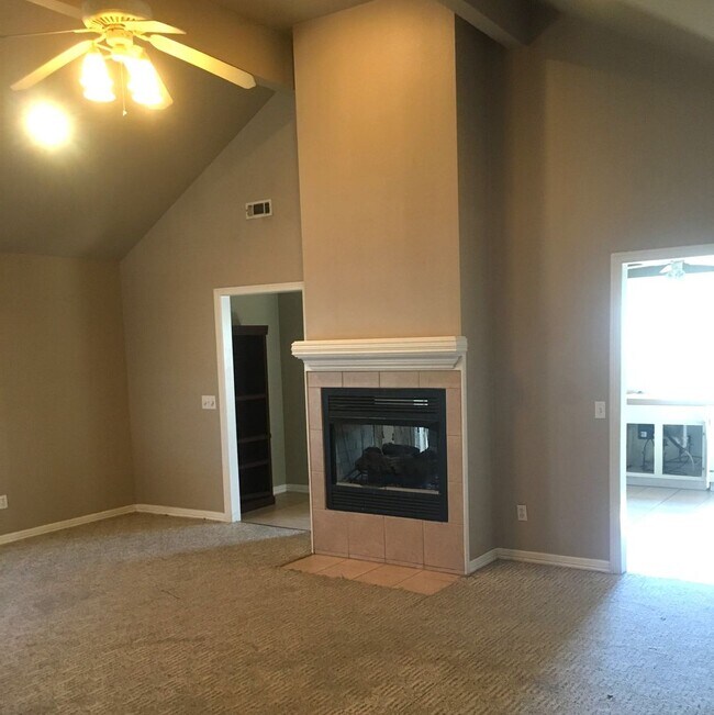 Photo - PRE-LEASING FOR AUG 10TH MOVE-IN! - 4 BED/2BATH HOUSE
