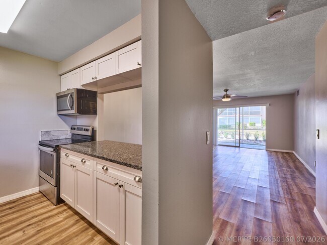 Photo - 12021 W Greenway Dr Unit 105