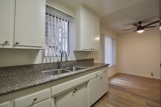 Photo - 5734 Hazeltine Ave Unidad 01