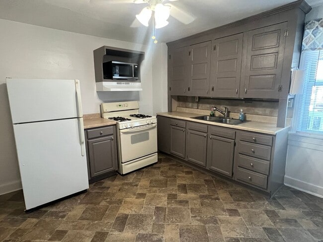 Photo - 1221 E Philadelphia St Unidad 3