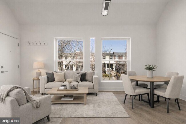 Building Photo - 1605 F St NE Unit 3