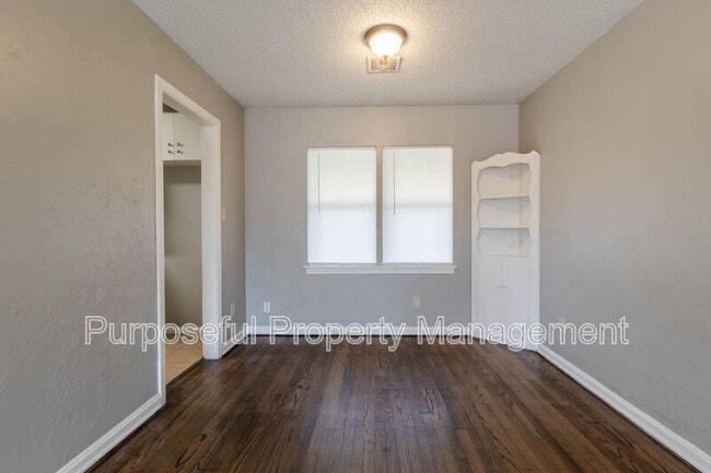 Photo - 3808 N Drexel Blvd