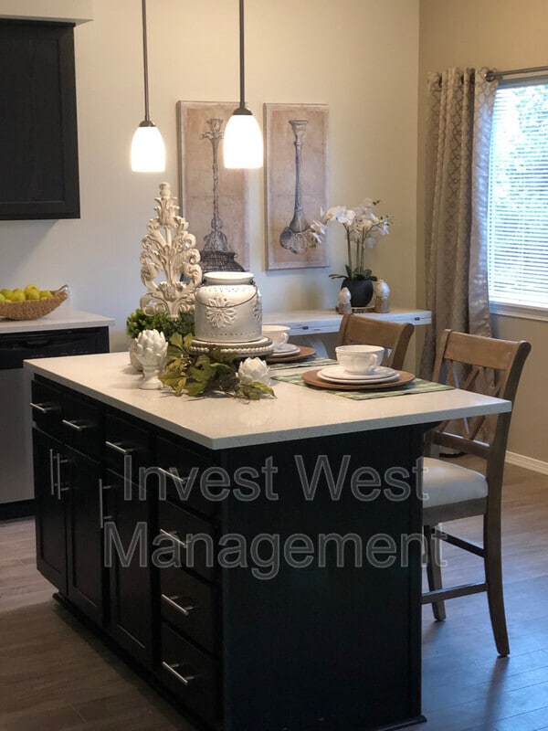 Photo - 2300 Main St