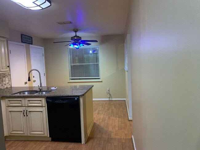 Photo - 5103 Forestgreen Dr E