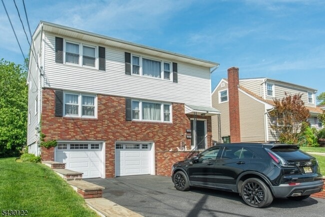 Photo - 206 Centre St