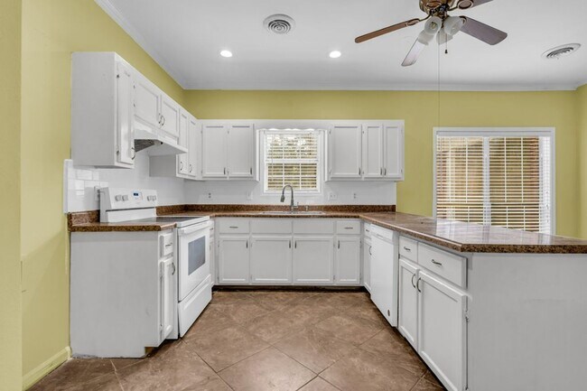 Photo - Renovated 4 Bedroom 3 Home for Rent!