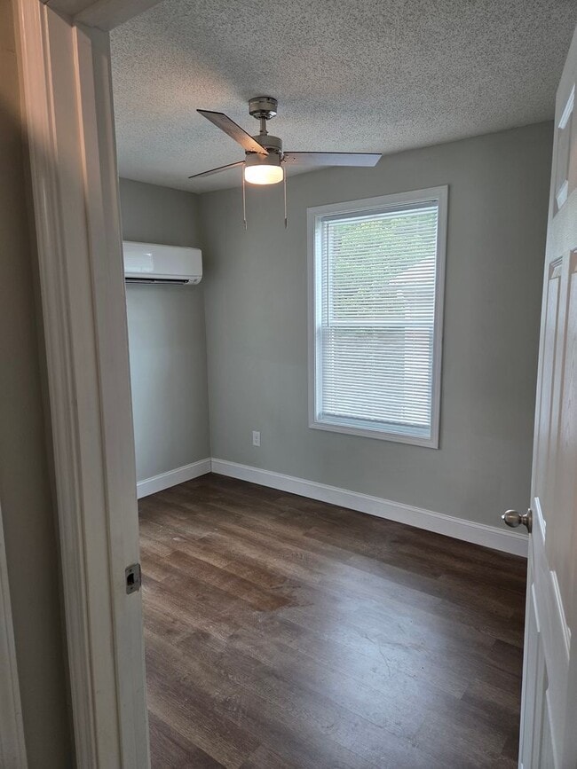 Photo - 1744 Granby Rd