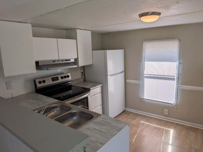 Photo - 2400 Oaklawn Blvd