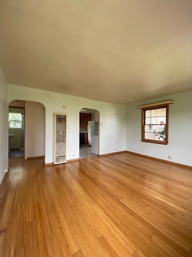 Photo - Charming 2 Bedroom on The Edge of Town!!