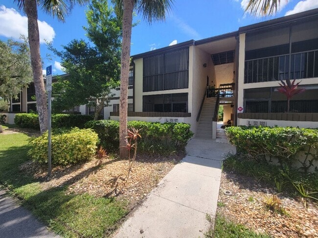 Building Photo - Lovely bottom floor UN-furnished condo Por... Unit L103