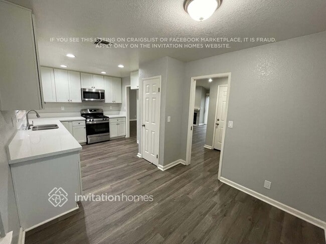 Photo - 7205 Sutherland Way