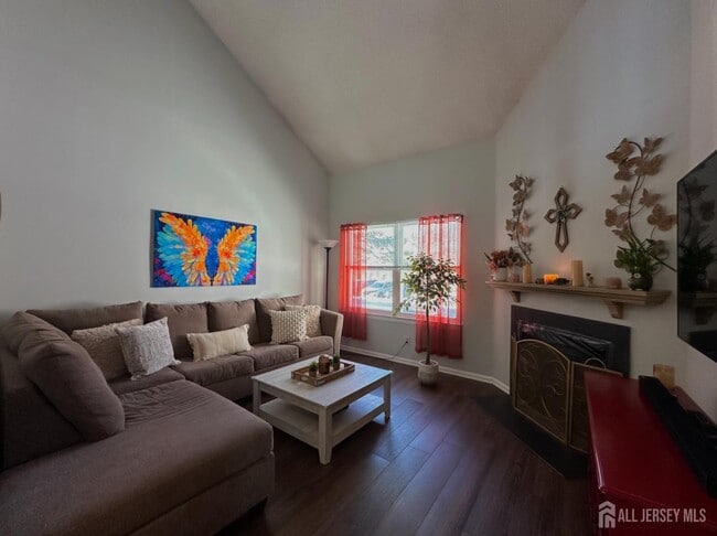 Photo - 39 Renaissance Ln