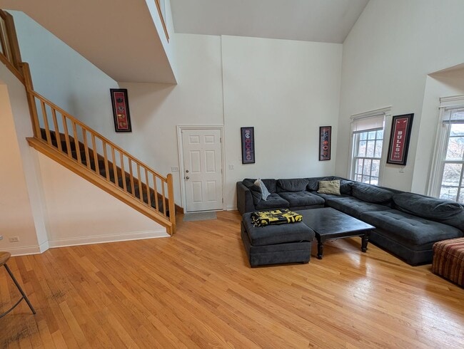 Photo - Rarely on the Market! Luxury 4-Bed/3-Bath Duplex in Lincoln Park Unit 1655-3E