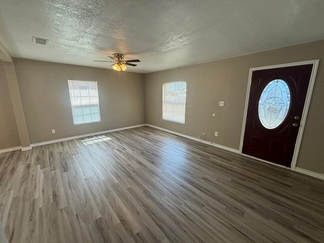 Photo - Spacious 3 bed 2 bath home, move in ready