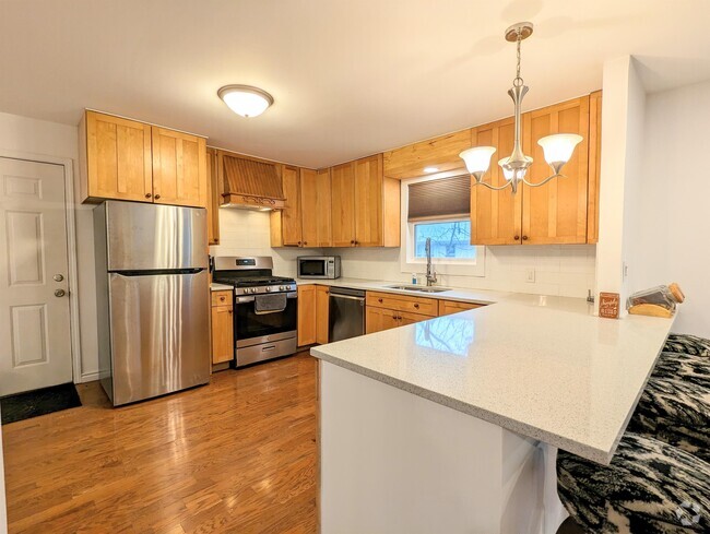Building Photo - 28 Glen Ave Rental