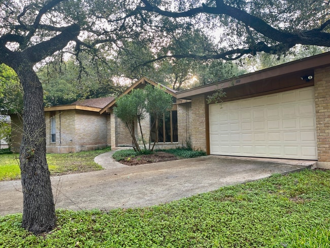 Building Photo - 11110 Whisper Hollow