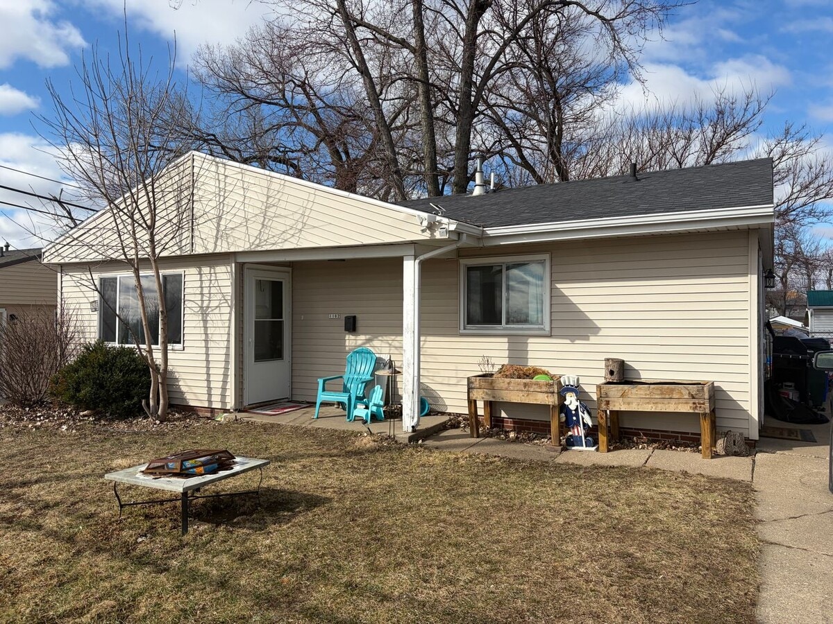 COMING SOON: $1300| 3 Bedroom 1 Bath | Slab | W&D | Fenced Backyard | Across from Sports Complexes - COMING SOON: $1300| 3 Bedroom 1 Bath | Slab | W&D | Fenced Backyard | Across from Sports Complexes
