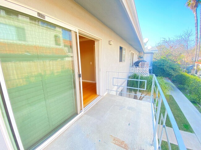 Photo - 418 E Harvard Rd Unit F