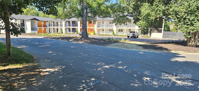 Building Photo - 2323 Beacon St Unit 1 Rental