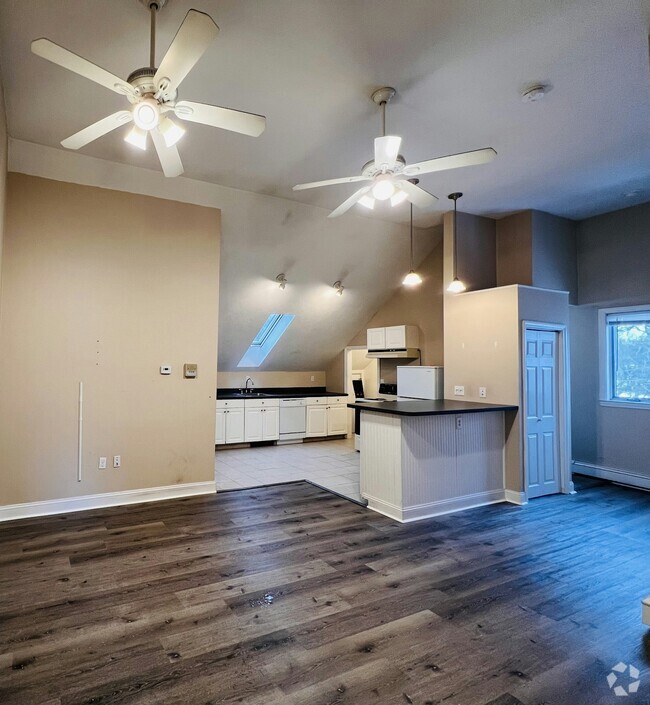 Building Photo - 251 Copeland St Unit C Rental