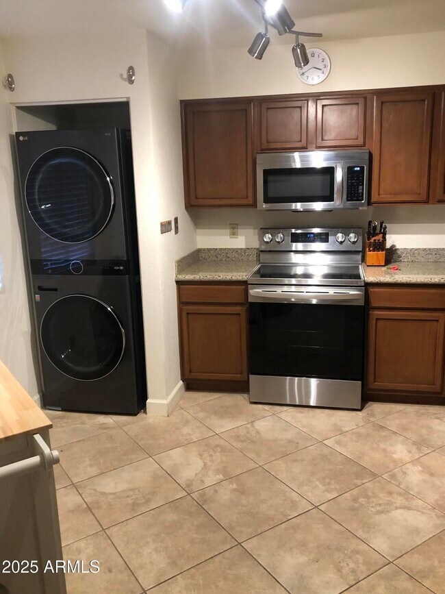 Building Photo - 9430 E Mission Ln Unit 106 Rental