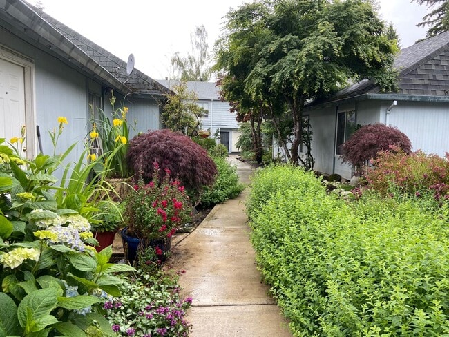 Building Photo - Charming Remodeled Townhome in Raleigh West - Prime Location w/ Garage & Private Patio