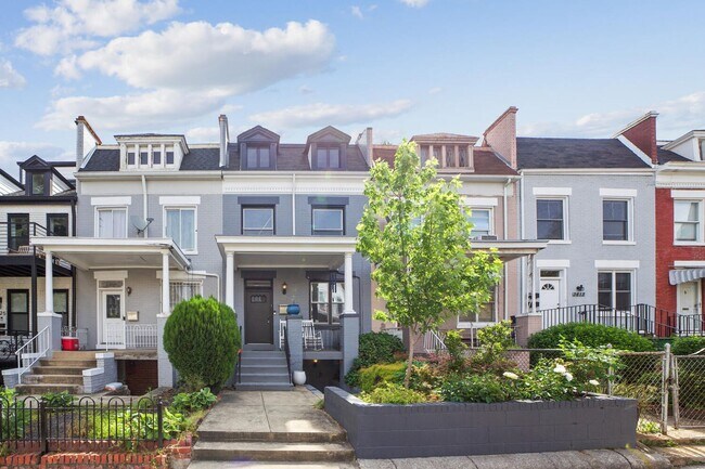 Building Photo - Modern Rowhome with 3-Parking Spaces! AVAI...