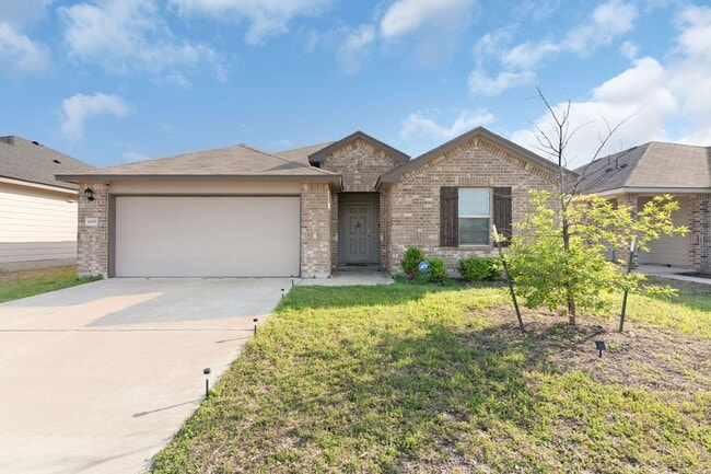 Building Photo - 4-bedroom 2-bathroom house!  Close to Fort Hood!