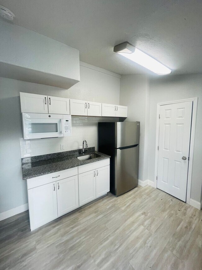 Photo - 1006 13th Ave W Unidad C