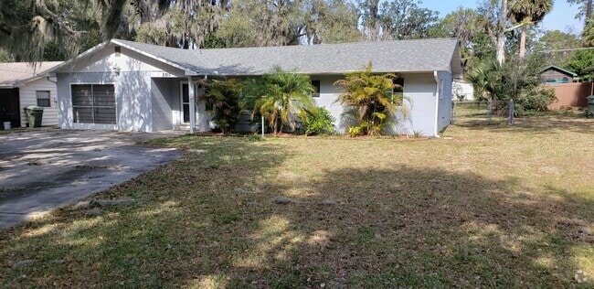 Building Photo - 3 bed, 2 bath 1 car garage Rental