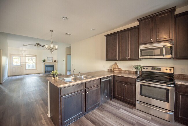 Photo - 915 Erika Ln