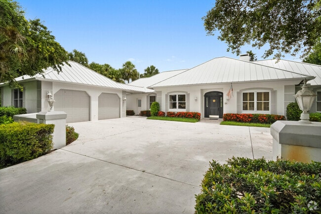 Building Photo - 4381 SW Parkgate Blvd Rental