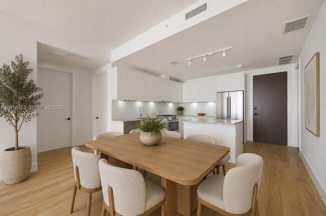 Photo - 3034 Oak Ave Unit 208