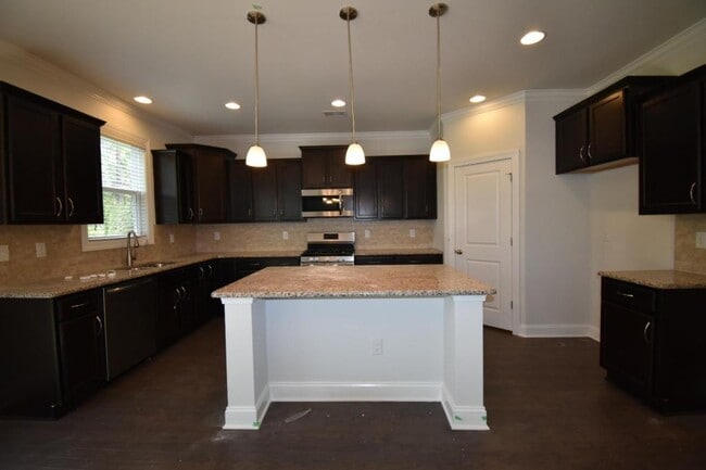 Photo - 2874 Scarecrow Way