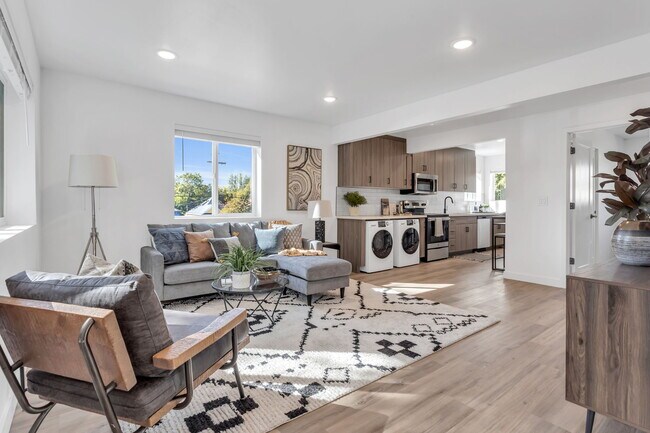 Photo - Renovated Apartment Near the University of... Unit 7