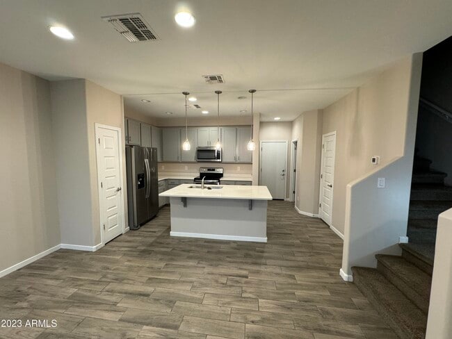 Photo - 576 W Westchester Ave