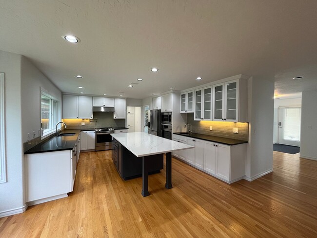 Photo - Incredible Sexton Mountain/Murray Hills 4 bed, 3 bath Home! + HUGE BONUS ROOM! Fenced Yard, updat...