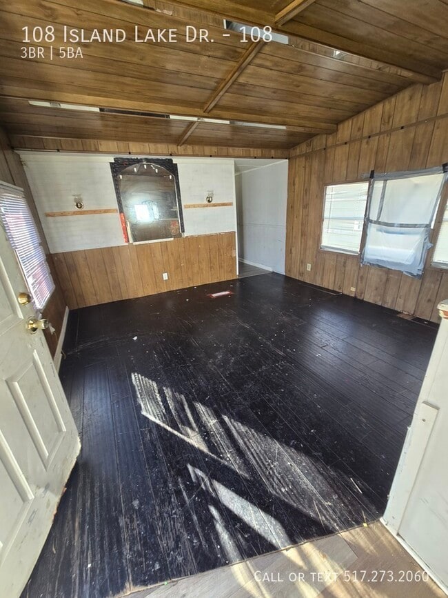 Photo - 108 Island Lake Dr