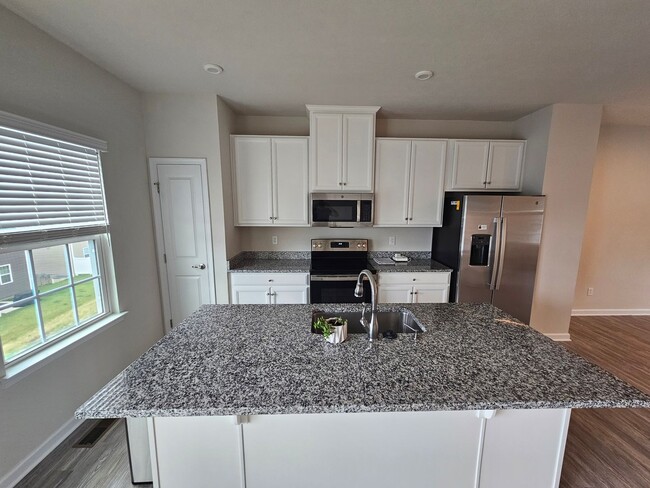 Photo - 3 Bedroom, 2.5 Bathroom Townhome, Available NOW