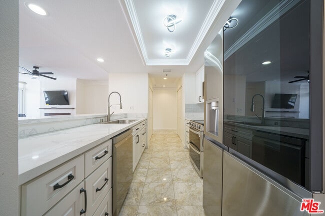 Photo - 600 W 9th St Unidad 1502