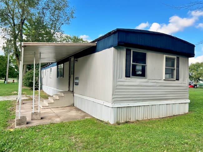 Building Photo - 1100 W Locust St