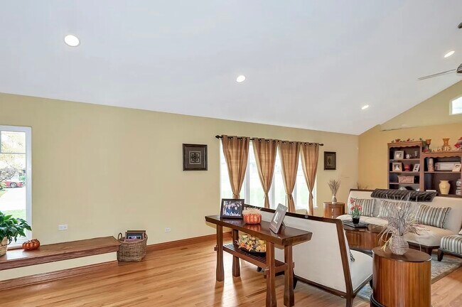 Photo - 15930 Laramie Ave