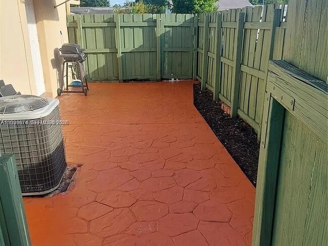 Photo - 6117 SW 31st St Unit B