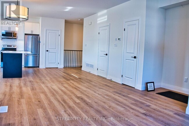Photo - 2900 Savoy St