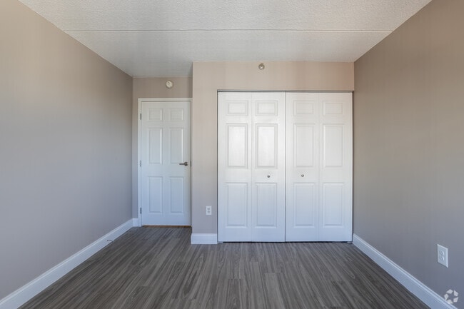 2BR, 2BA, - 1033SF