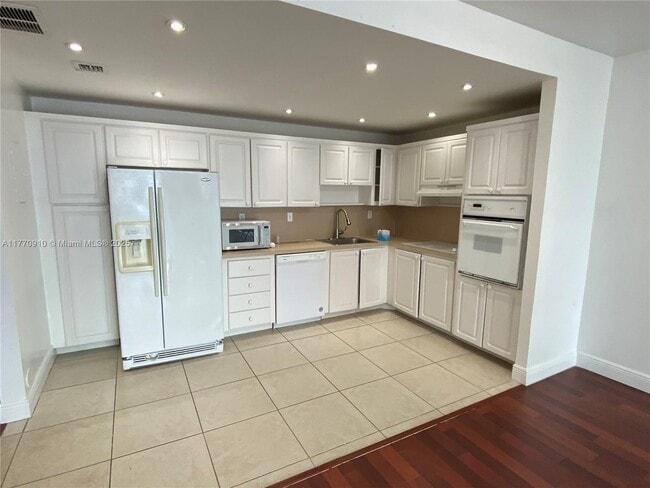 Building Photo - 19390 Collins Ave Unit 1423