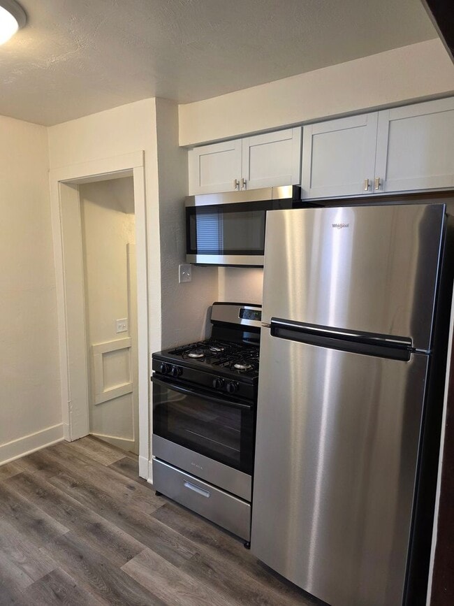 Photo - 806 Waverly Pl