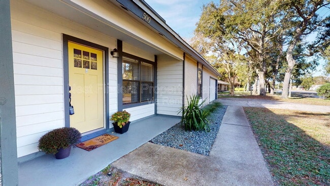 Photo - 500 Penman Rd